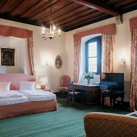 Schlosshotel Goetzenburg Ягстхаузен Экстерьер фото