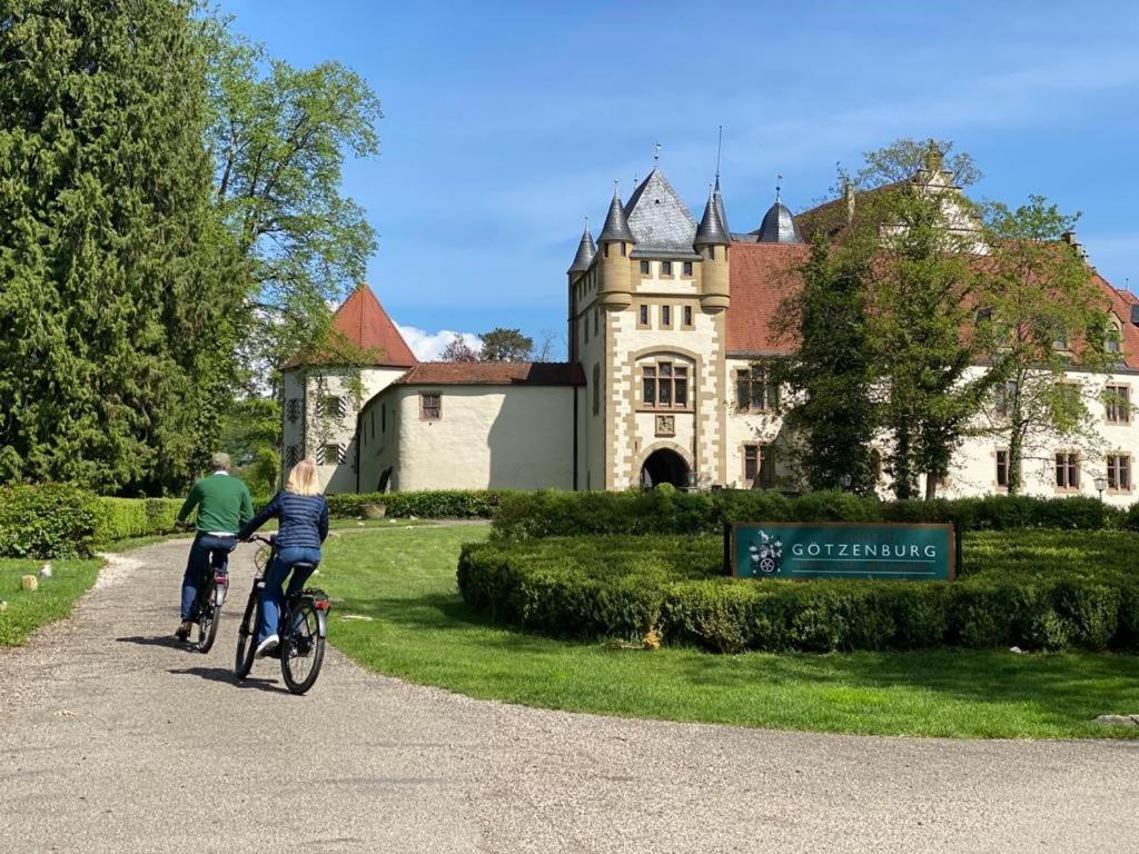 Schlosshotel Goetzenburg Ягстхаузен Экстерьер фото