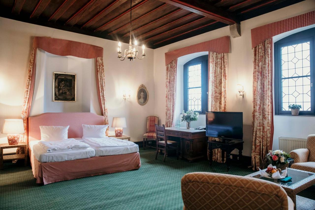 Schlosshotel Goetzenburg Ягстхаузен Экстерьер фото
